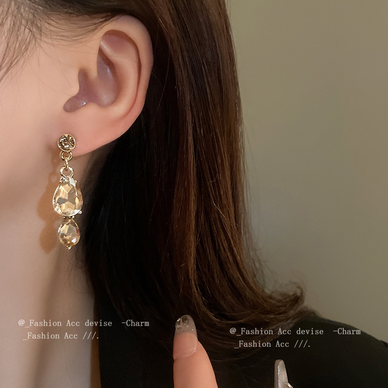Bộ hai mảnh kim cương thả nước hoa vòng cổ Châu Âu và Hoa Kỳ phong cách cung điện cổ điển dây chuyền xương đòn thích hợp thời trang phù hợp với khí chất trang sức bán buôn