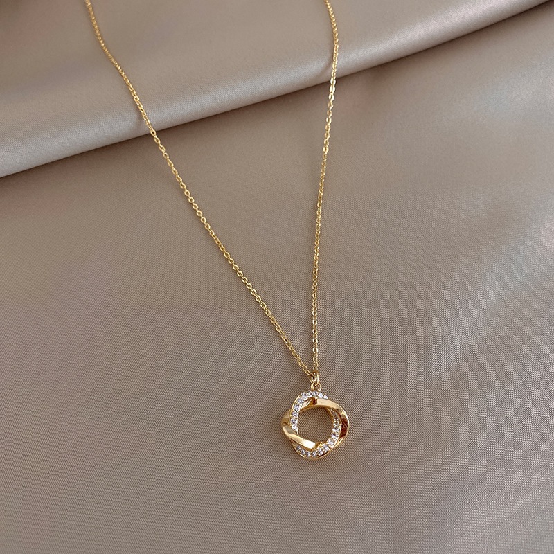 Vòng cổ kim cương sang trọng nhẹ 2024 lưới mới màu đỏ bùng nổ chuỗi cổ cao cấp xu hướng phù hợp với khí chất trang sức bán buôn