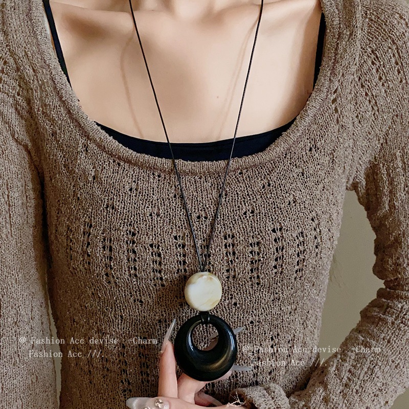 Mới Trung Quốc Nhựa Vòng Dây Vòng Cổ Đơn Giản Cao Cấp Hình Học Áo Len Dài Dây Chuyền retro Khí Chất Dây Chuyền Nữ