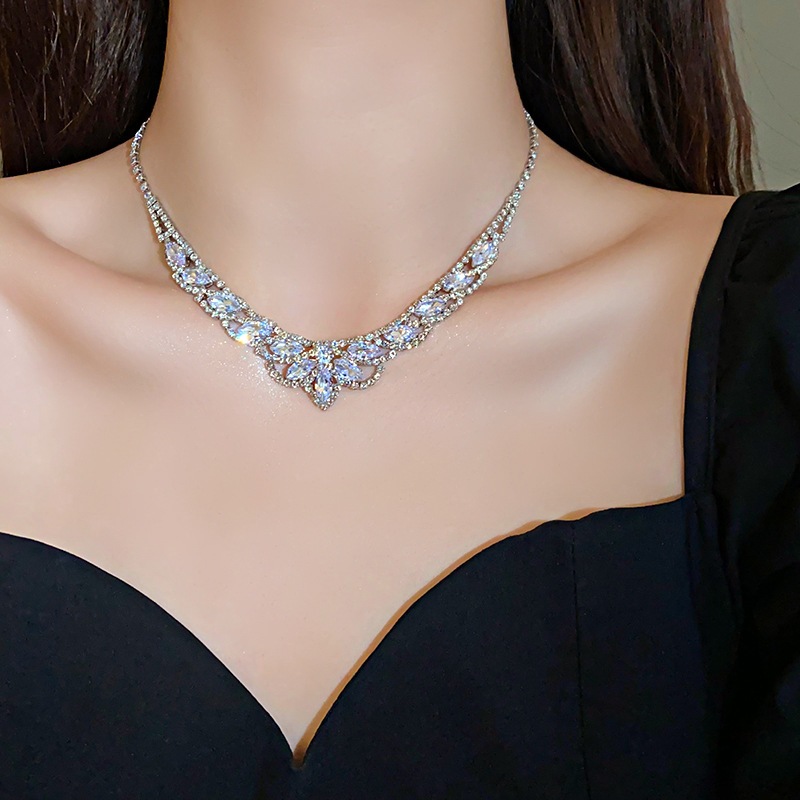 Vòng cổ dài thả kim cương Châu Âu và Hoa Kỳ nhẹ nhàng thiết kế sang trọng cảm giác chuỗi xương đòn thích hợp tất cả các bông tai giác quan cao cấp bán buôn nữ
