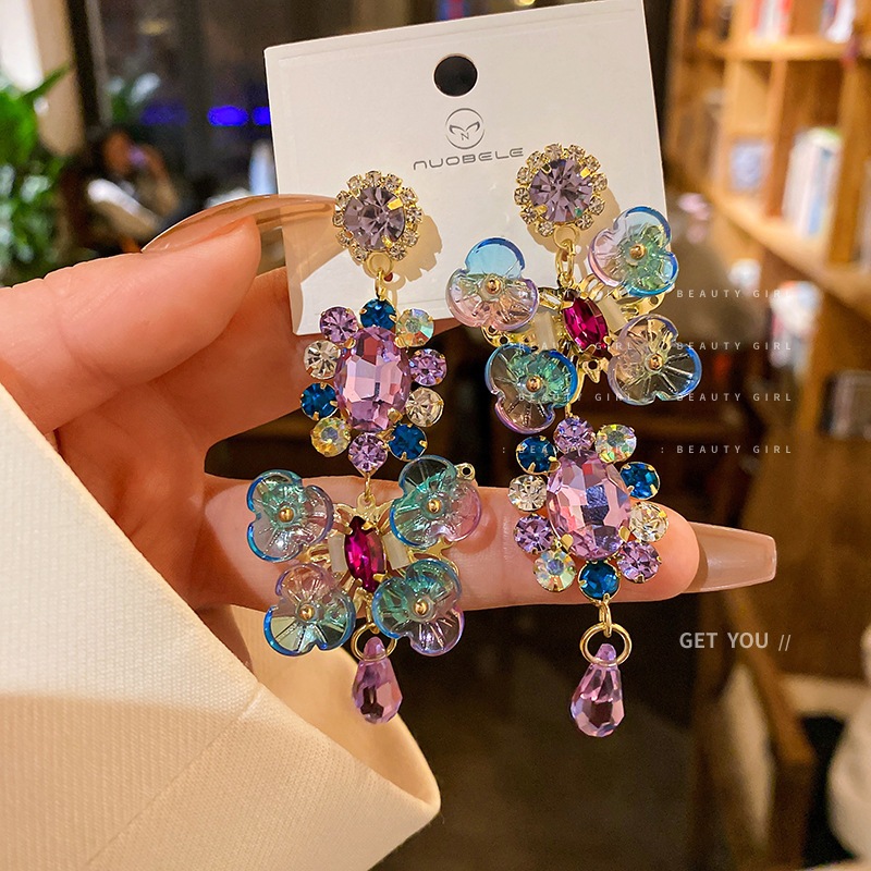 Kim bạc bất đối xứng hình tròn kim cương bông tai hoa pha lê phong cách tòa án rực rỡ retro đinh tán thiết kế cảm giác bông tai nữ