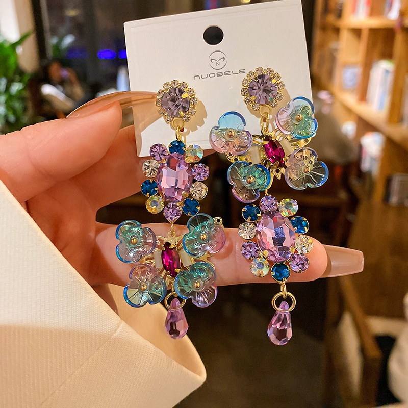 Kim bạc bất đối xứng hình tròn kim cương bông tai hoa pha lê phong cách tòa án rực rỡ retro đinh tán thiết kế cảm giác bông tai nữ