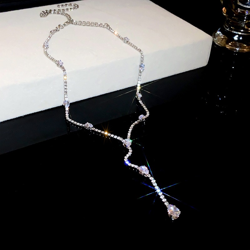 Bộ kim cương giọt nước zircon tua rua vòng cổ Gia vị thời trang lạnh xương đòn dây chuyền thiết kế thích hợp cảm giác trang sức bán buôn nữ