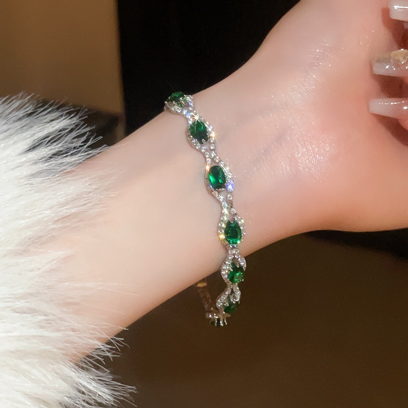Vòng tay khóa hình bầu dục pha lê đính kim cương Châu Âu và Hoa Kỳ Vòng tay phong cách tòa án đơn giản thích hợp trang sức tay khí chất cao cấp bán buôn