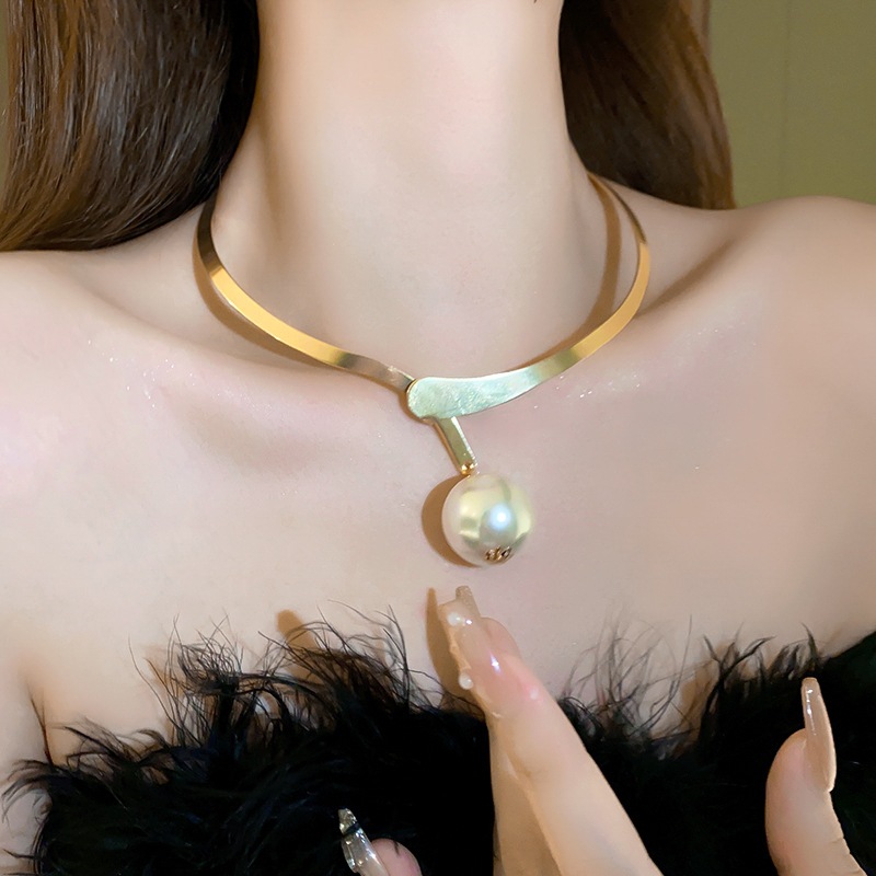 Châu Âu và Mỹ kim loại phong cách vàng ngọc trai vòng cổ Gia vị cô gái nhẹ nhàng sang trọng cao cấp cảm giác xương đòn thích hợp khí chất trang sức bán buôn nữ