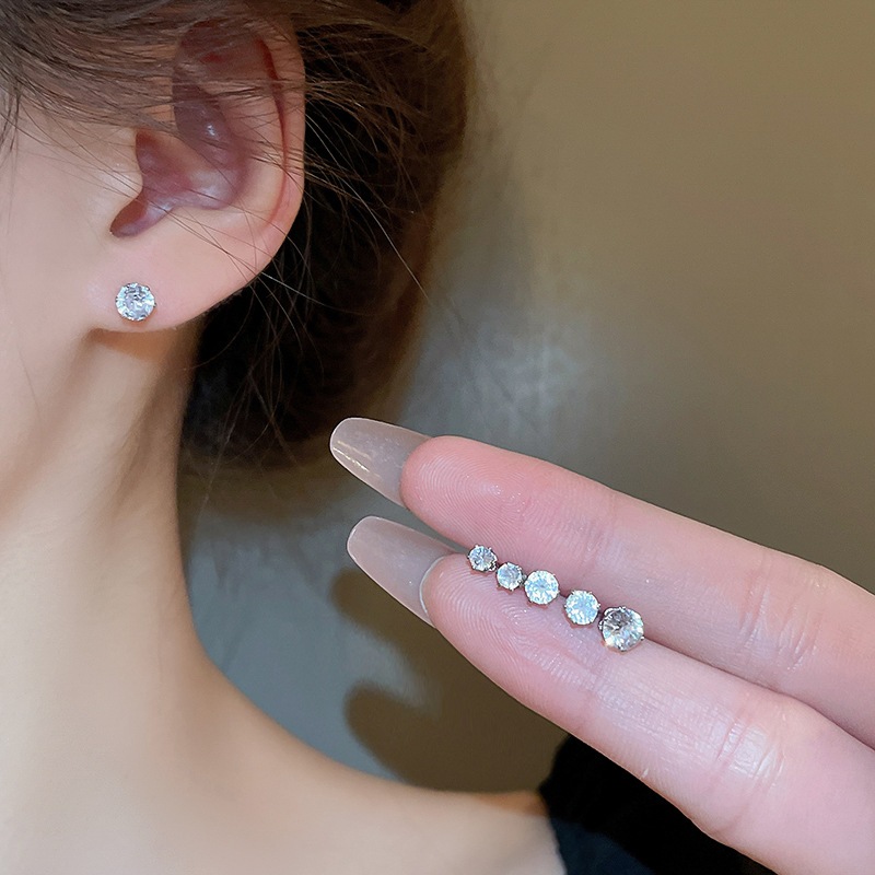 Bông tai zircon tròn kim bạc sáu bộ ánh sáng nhỏ sang trọng đơn giản đinh tán thời trang thiết kế đi lại cảm giác bông tai bán buôn
