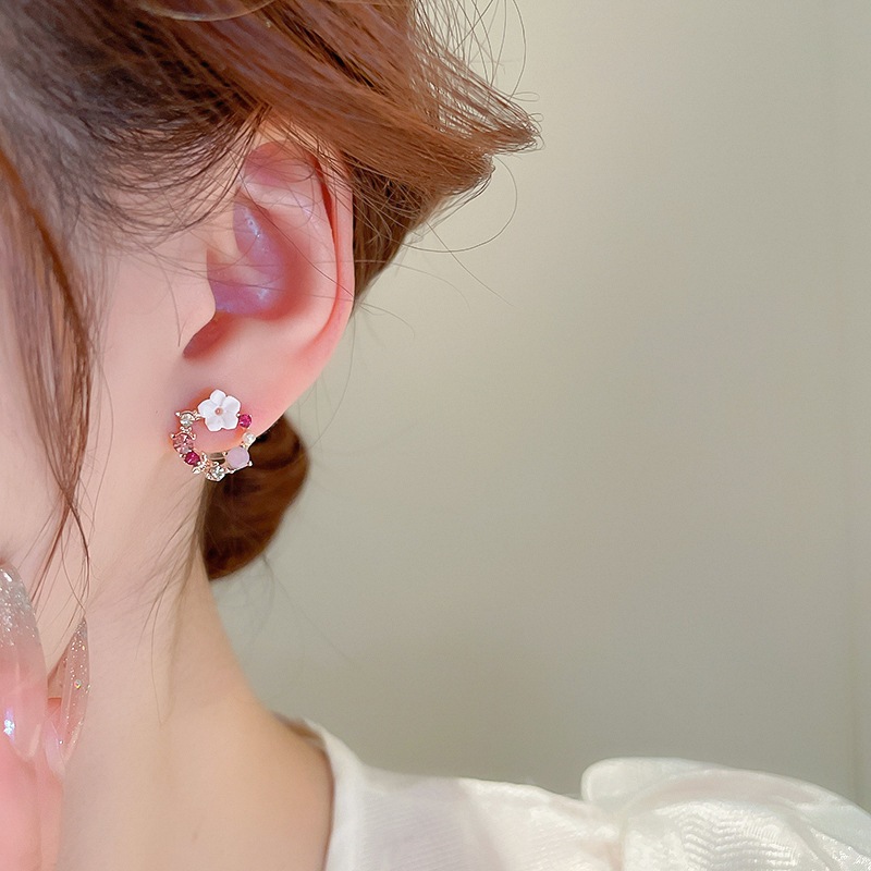 Kim bạc rỗng bộ kim cương bông tai ngọc trai hoa cá tính đơn giản tươi ngọt ngào đinh tán thời trang phù hợp với bông tai bán buôn