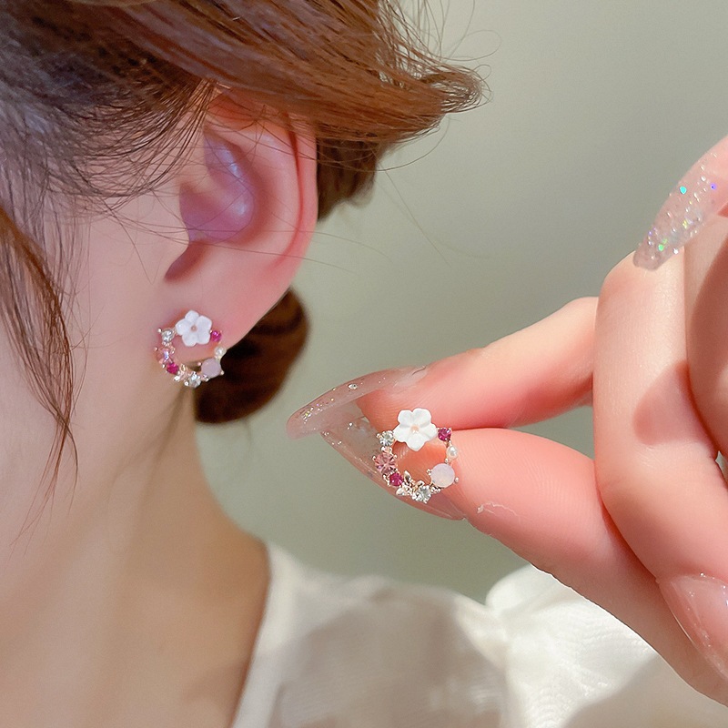 Kim bạc rỗng bộ kim cương bông tai ngọc trai hoa cá tính đơn giản tươi ngọt ngào đinh tán thời trang phù hợp với bông tai bán buôn