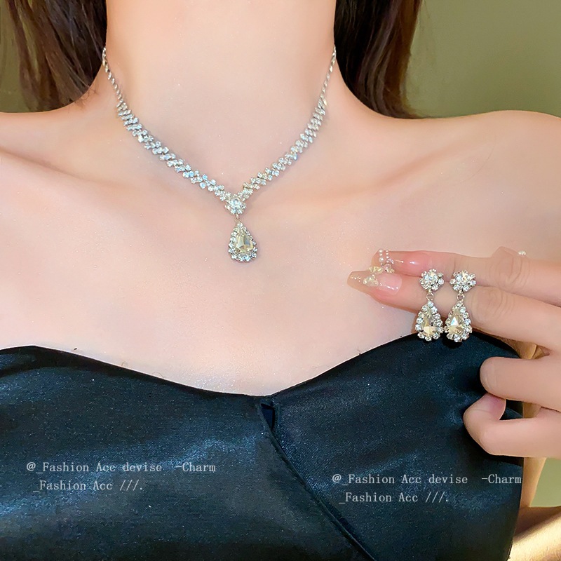 Giọt Nước Đính Kim Cương Tua Rua Bông Tai Vòng Cổ 2 Bộ Ánh Sáng Sang Trọng Cao Cấp Cổ Dây Chuyền Thời Trang Gió Lạnh Cổ Bán Buôn