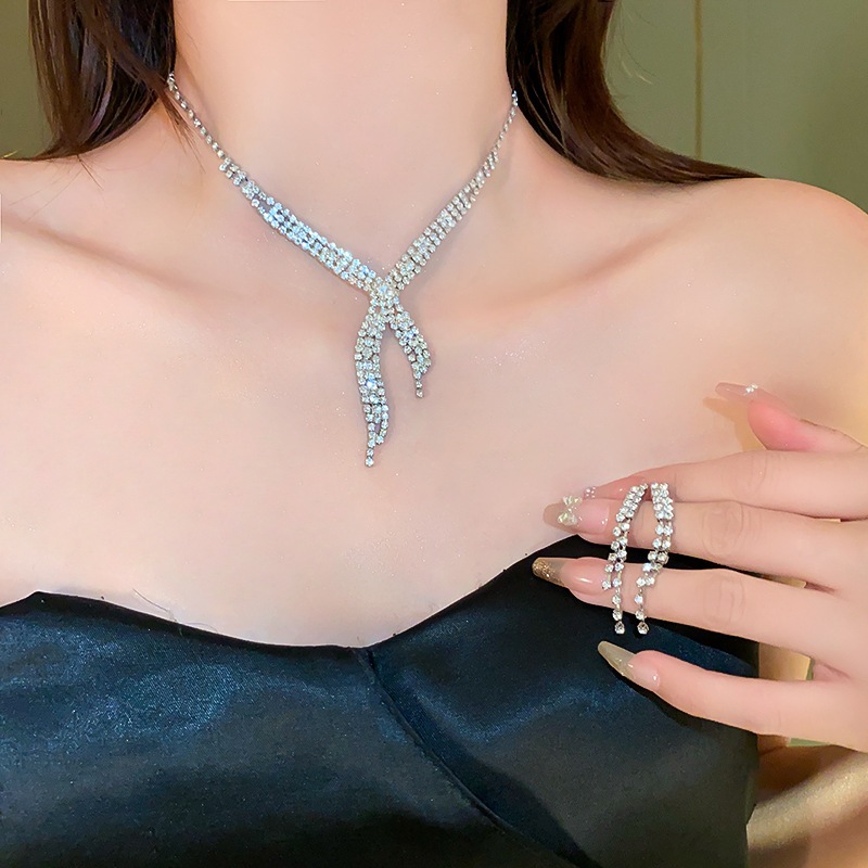 Giọt Nước Đính Kim Cương Tua Rua Bông Tai Vòng Cổ 2 Bộ Ánh Sáng Sang Trọng Cao Cấp Cổ Dây Chuyền Thời Trang Gió Lạnh Cổ Bán Buôn