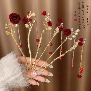 Kẹp tóc uốn cong phong cách cổ xưa của cô dâu cao cấp kết hợp với mũ đội đầu váy mặt ngựa. Phụ kiện kẹp tóc phong cách hoa hồng mới của Trung Quốc