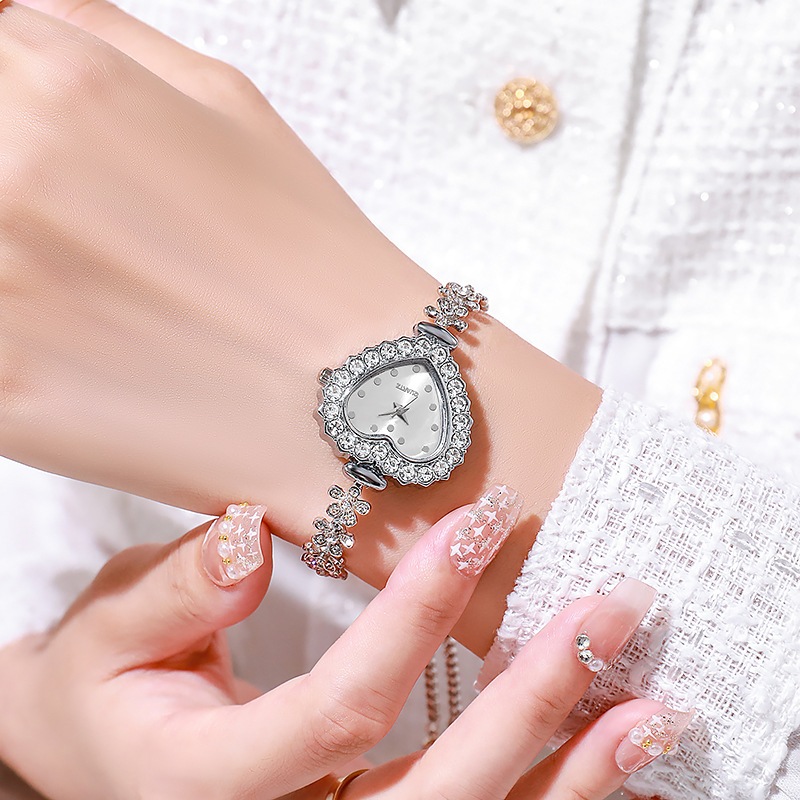 Đồng hồ mới hợp kim kim cương dát đồng hồ thời trang niche nữ thạch anh đồng hồ nữ trái tim đi bộ vòng tay đồng hồ