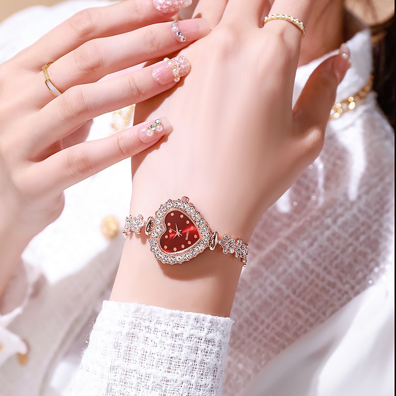 Đồng hồ mới hợp kim kim cương dát đồng hồ thời trang niche nữ thạch anh đồng hồ nữ trái tim đi bộ vòng tay đồng hồ