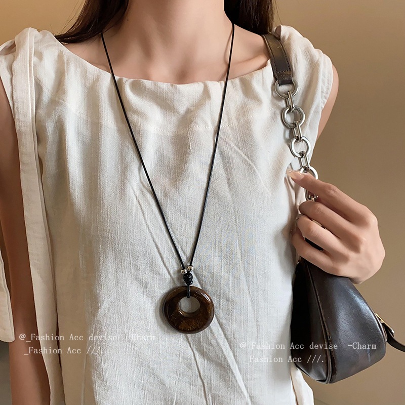 Mới Nhựa Trung Quốc tròn rỗng vòng cổ dài phong cách dân tộc cổ điển dây chuyền áo len thời trang cá tính thời trang bán buôn