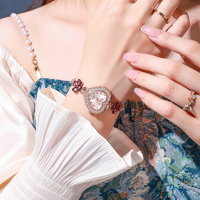 Đồng hồ đeo tay hình trái tim thời trang cỏ bốn lá cỏ ba lá đồng hồ thạch anh nữ có giá trị cao