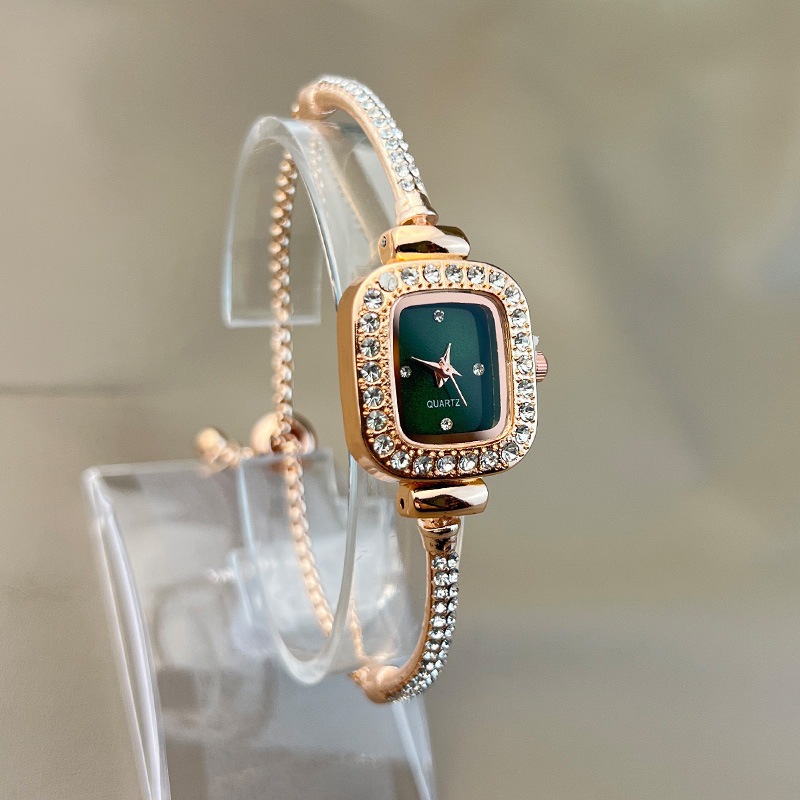 Bộ kim cương thời trang mới Đồng hồ nữ vuông có vòng tay điều chỉnh miễn phí và đồng hồ thạch anh học sinh