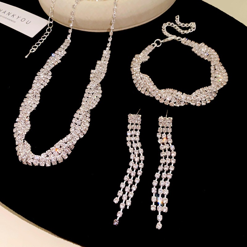 Bộ trang sức kim cương hình công chúa thời trang và sang trọng
