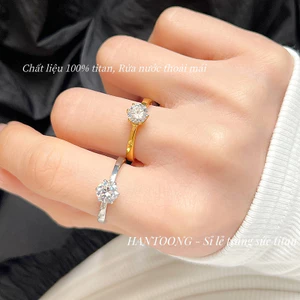 Nhẫn titan nữ không gỉ mạ vàng 18k thiết kế trơn gắn đá pha lê lấp lánh thời trang sang trọng