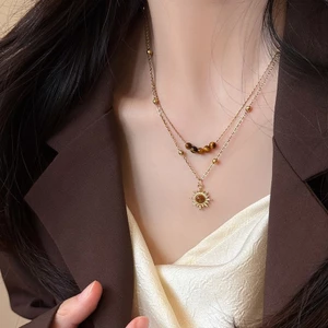 Vintage Vàng Mặt Trời Hoa Hổ Mắt Đá Vòng Cổ Nữ Thiết Kế Thích Hợp Cảm Giác Gấp Áo Len Dây Chuyền Thu Đông Xương Đòn Dây Xích Phụ Kiện