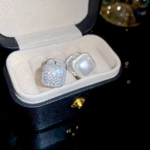 2024 Mới Vuông Thời Trang Hai Mặt Zircon Ngọc Trai Bông Tai Pháp Tinh Tế Sang Trọng Bông Tai