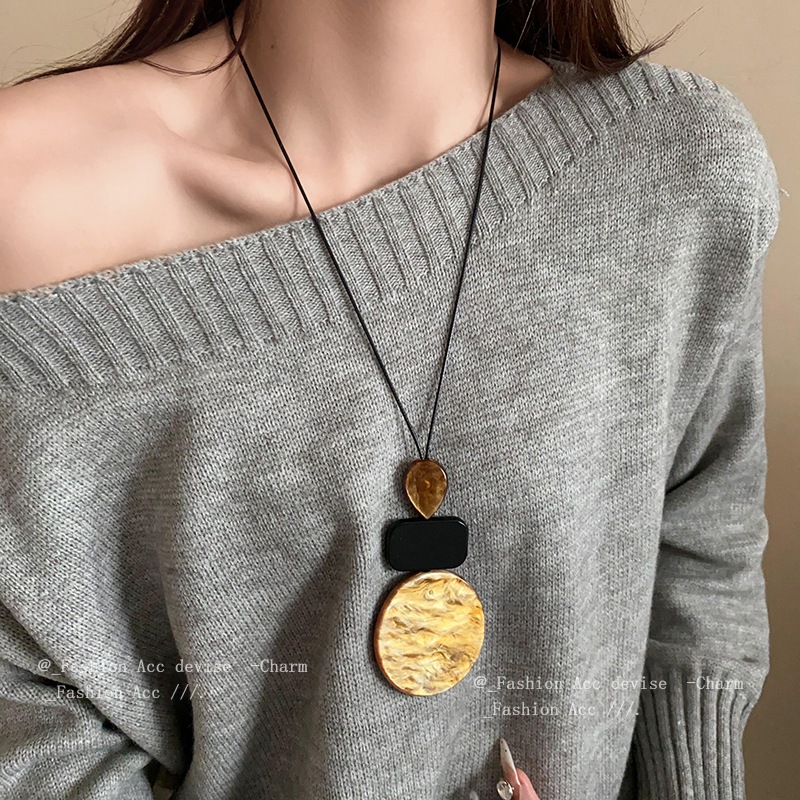 Dây chuyền dây da làm bằng nhựa hình học đơn giản mùa thu đông cổ điển dây chuyền áo len cao cấp với vòng cổ thời trang mới