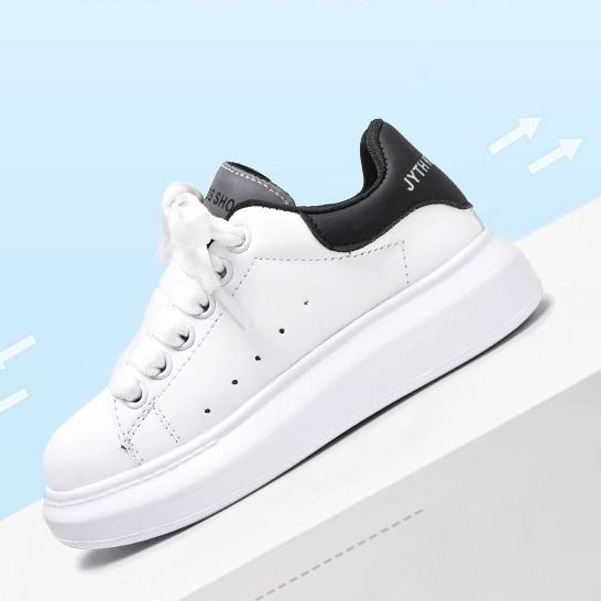 Hàng sẵn có McQueen Giày trắng trẻ em Phong cách mới Giày thể thao bé trai thoáng khí Giày thể thao phù hợp cho mọi trận đấu Giày đi học