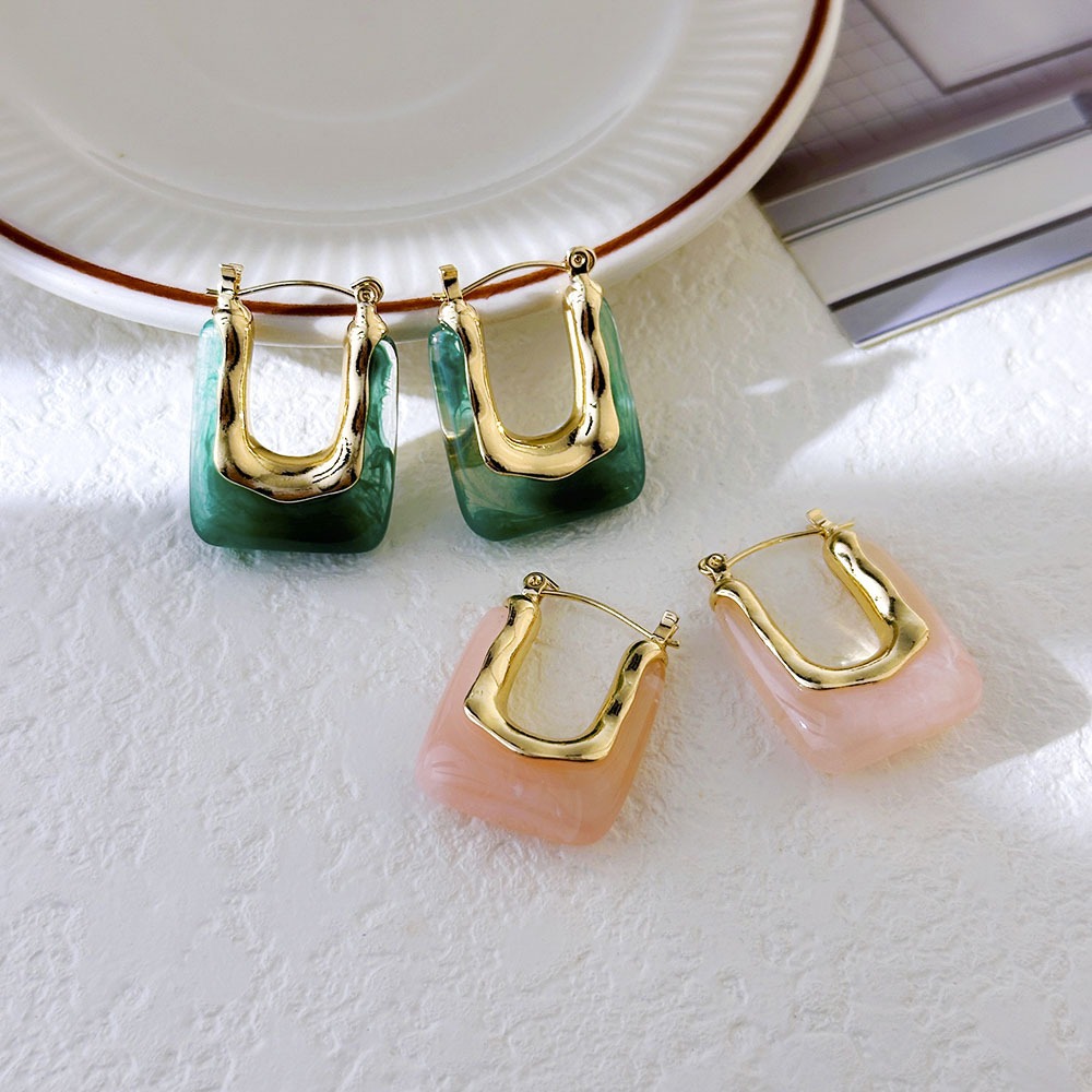 Ảnh Pinkdudu Thời Trang Đơn Giản Retro Hình Chữ U Bông Tai Nhựa Cổ Điển Hồng Kông Thiết Kế Phong Cách Có Khóa Tai Cho Nữ PD2134 3