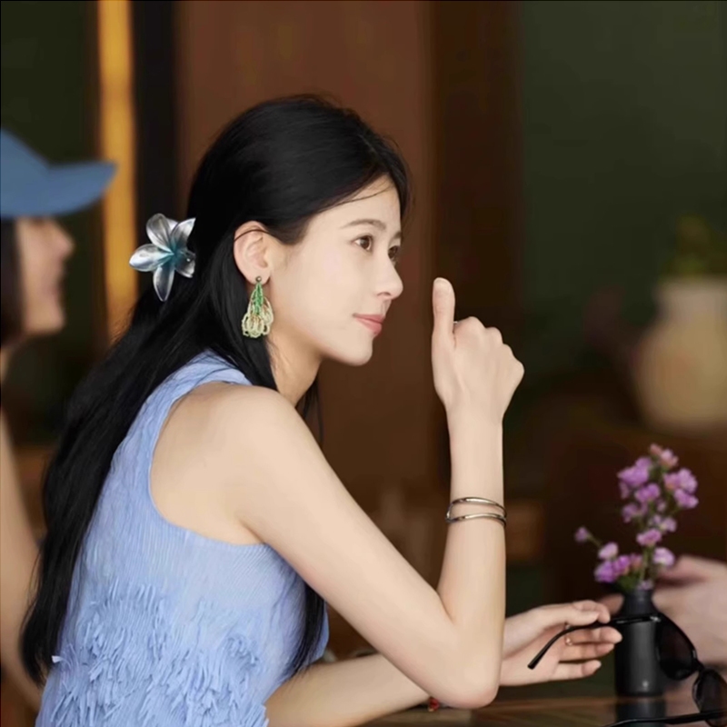 [Yunyuan] Kẹp Plumeria đa năng Star 's Cùng phong cách Tính khí tươi mát Cô gái dễ thương Kẹp cá mập Acrylic Màu Gradient Phụ kiện tóc hoa ở mặt sau đầu