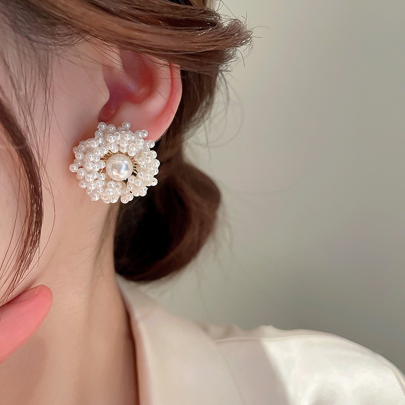Bông Tái Nữ Cụm Ngọc Trai Hoa, Thiết Kế Lãng Mạn và Thanh Lịch