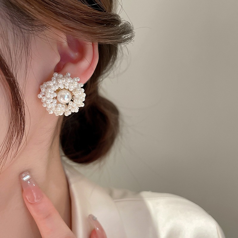 Bông Tái Nữ Cụm Ngọc Trai Hoa, Thiết Kế Lãng Mạn và Thanh Lịch