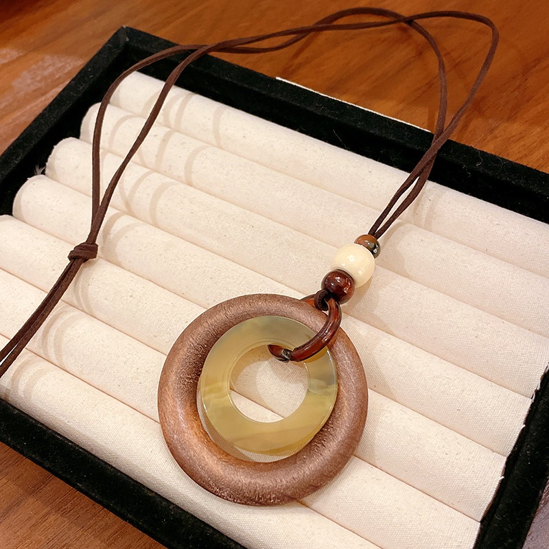 Da giả gỗ hình học mặt Vòng cổ cổ điển phong cách dân tộc dài Vòng cổ áo len mùa thu đông thời trang khí chất cổ áo cho nữ