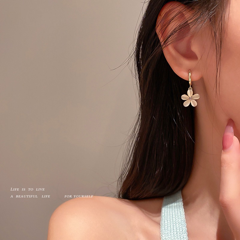 Kim cương Hàn Quốc mắt mèo hoa khóa tai nhỏ đơn giản khí chất bông tai hoa ngọt ngào mọi thứ với bông tai nữ