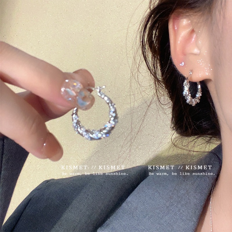 Bông tai bầu trời đầy sao sang trọng khóa tai nữ phóng đại vòng tròn lớn đinh tán tai