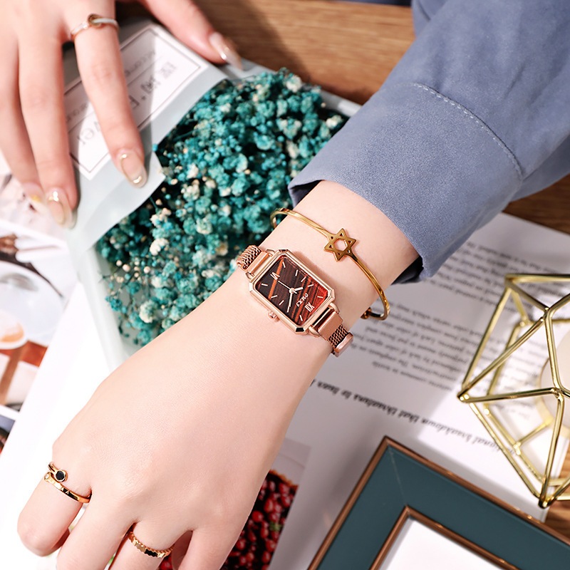 Đồng hồ nữ Dây đeo lưới vuông Đồng hồ nhỏ phong cách cổ điển Đồng hồ thạch anh xanh công rừng