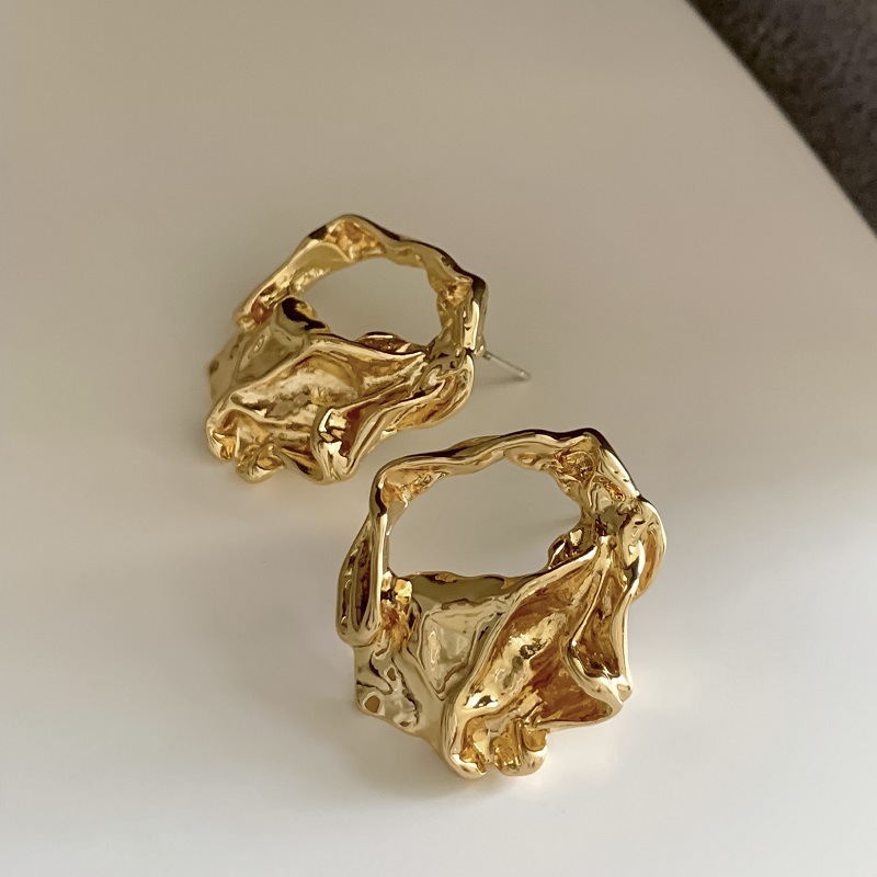 Pin bạc mới Hàn Quốc gió lạnh không đều rỗng đinh tán cá tính bông tai thời trang phù hợp với nữ
