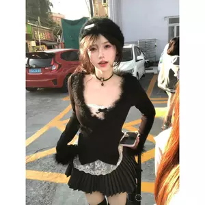 【Hàng giao ngay】Bộ đồ nữ mùa thu phiên bản Hàn Quốc Áo khoác dài tay cổ chữ V lông đen + Áo yếm ren (Mua riêng)