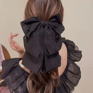 Kẹp tóc nhiều lớp nơ lớn và ruy băng tua rua, phù hợp cho cô gái tạo kiểu đuôi ngựa dài