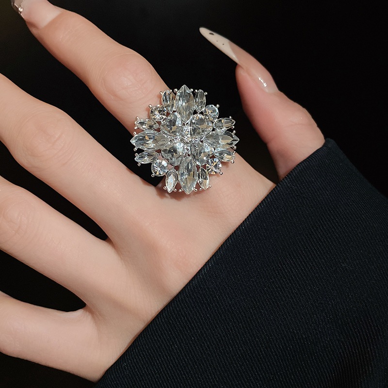 [Jewbeauty] Nhẫn hoa tròn đính kim cương Châu Âu và Hoa Kỳ giác quan cao cấp nhẹ nhàng sang trọng ngón tay trỏ nhẫn thiết kế thời trang thích hợp trang sức tay bán buôn nữ