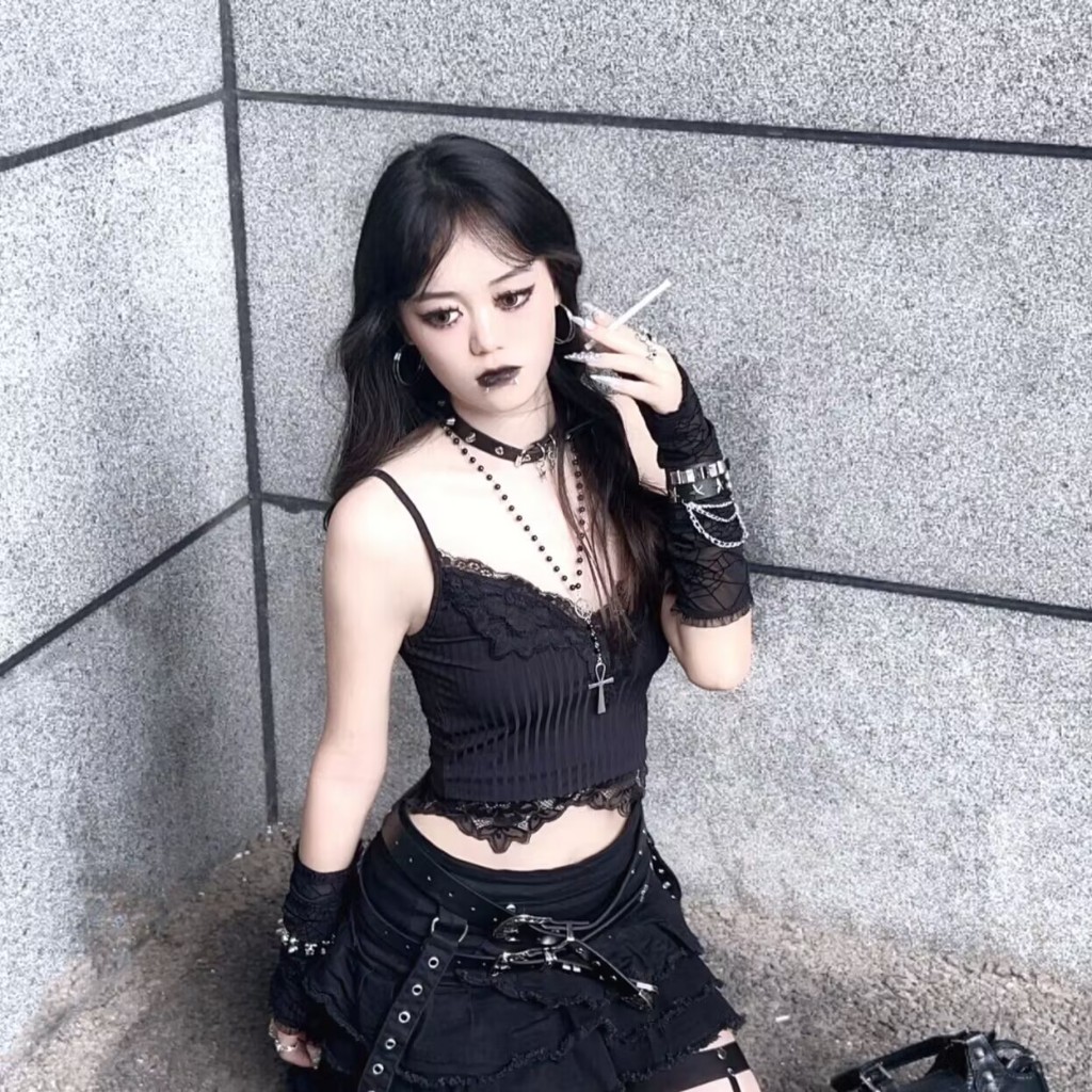 Gothic cô gái cay tối crop top retro đen tang ren viền áo vest yếm