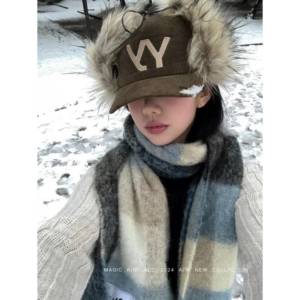 Ảnh Thu Đông Phong Cách Mới Yy Chữ Thêu Mũ Lông Thú Giả Thường Ngày Sang Trọng Bảo Vệ Tai Corduroy Dày Mũ Bóng Chày 4