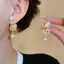 Bông tai ngọc trai và chữ D màu vàng pha lê - Phụ kiện trang sức hàng ngày