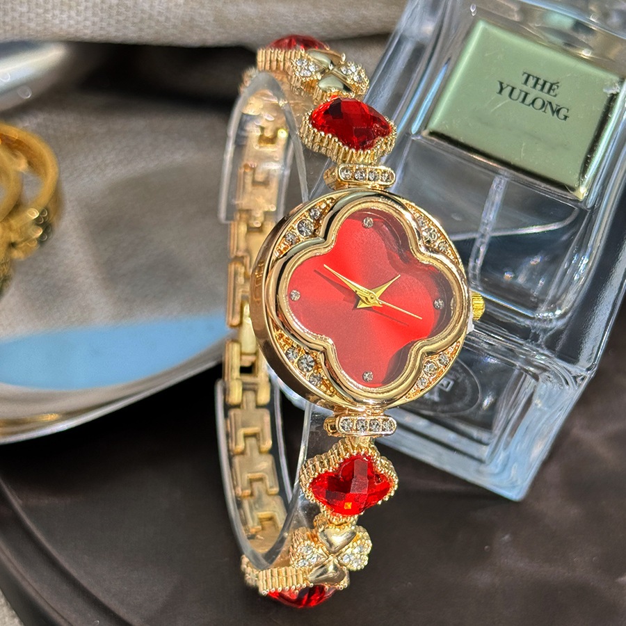 Đồng hồ nữ Clover Flower Charm Đồng hồ đeo tay tinh tế Niche Quartz Đồng hồ nữ