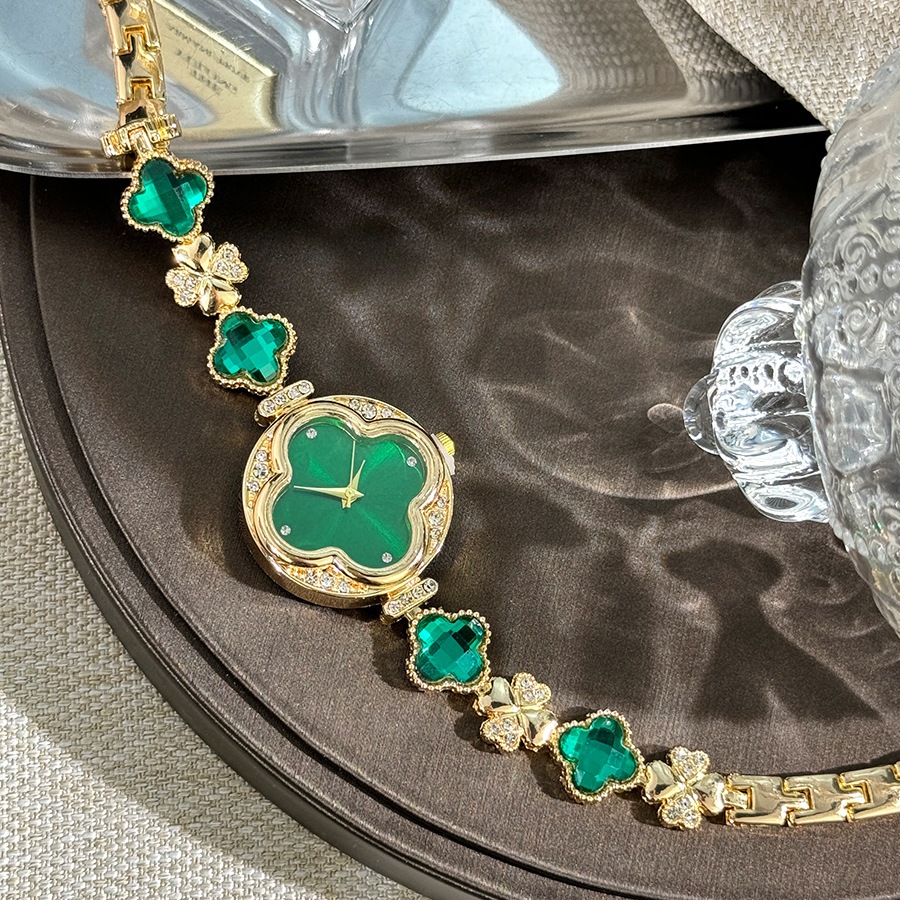 Đồng hồ nữ Clover Flower Charm Đồng hồ đeo tay tinh tế Niche Quartz Đồng hồ nữ