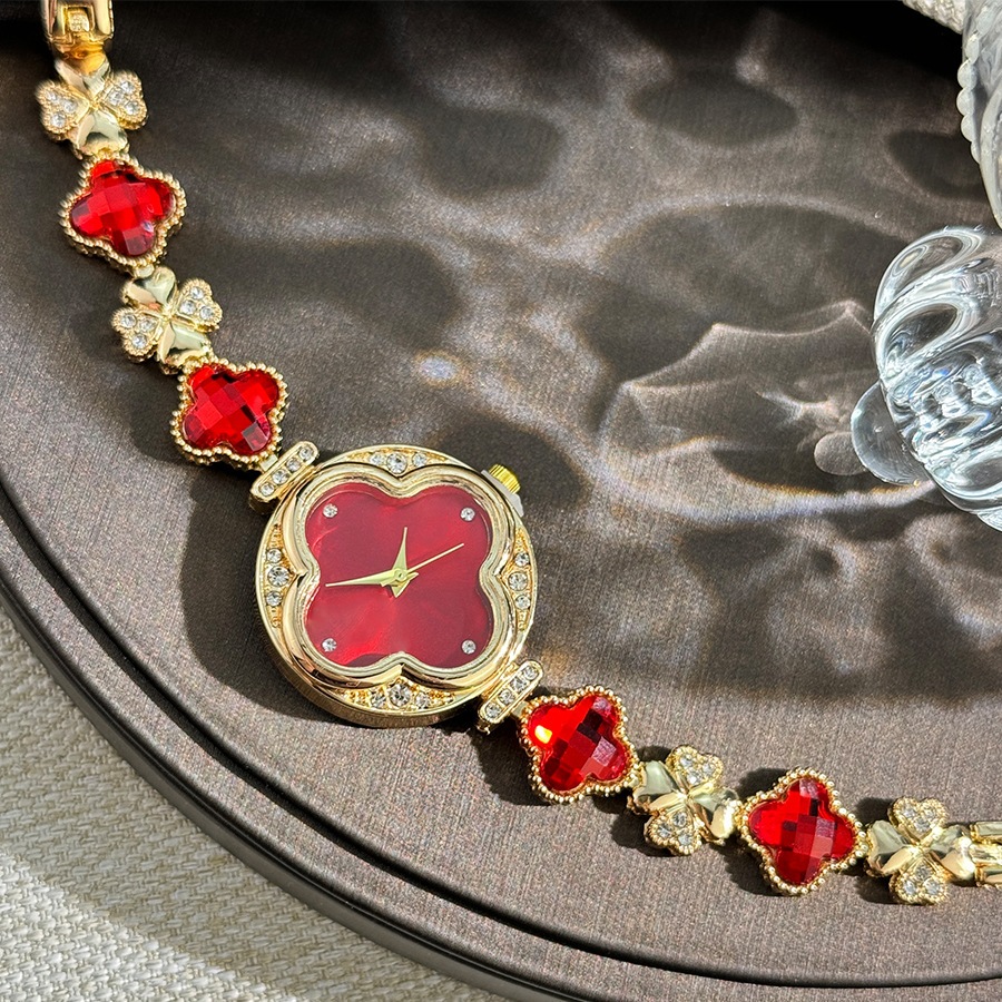 Đồng hồ nữ Clover Flower Charm Đồng hồ đeo tay tinh tế Niche Quartz Đồng hồ nữ