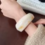 Vòng tay nhựa không đều thích hợp vòng tay khí chất cổ điển đơn giản thiết kế thời trang cá tính trang sức tay độc đáo bán buôn nữ