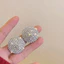 Bộ kim bạc bông tai tròn kim cương Châu Âu và Hoa Kỳ khuyên tai thiết kế thích hợp Bông tai cao cấp khí chất