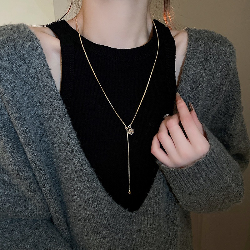 Vòng cổ có thể điều chỉnh chiều dài bóng zircon vuông mới đi kèm với tất cả các phụ kiện mùa thu đông