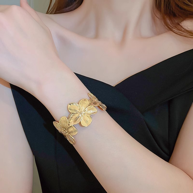 Châu Âu và Hoa Kỳ Bướm Mở Vòng Tay Gió Lạnh Ánh Sáng Sang Trọng Nhỏ Cao Cấp Cảm Giác Vòng Tay Cá Tính Tinh Tế Tính Khí Xu Hướng Tay Trang Sức
