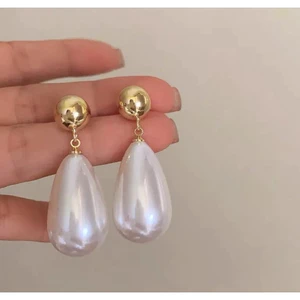 Retro Công Chúa Nhỏ Phong Cách Hồng Kông Tính Khí Giọt Nước Giả Ngọc Trai Bông Tai Đơn Giản Khí Quyển Pháp Phù Hợp Với S925 Bông Tai Bạc Nữ 24.11.25