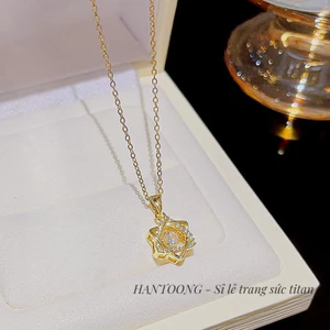 Vòng cổ titan nữ thiết kế mặt ngôi sao đính đá pha lê chuyển động xinh xắn dễ thương